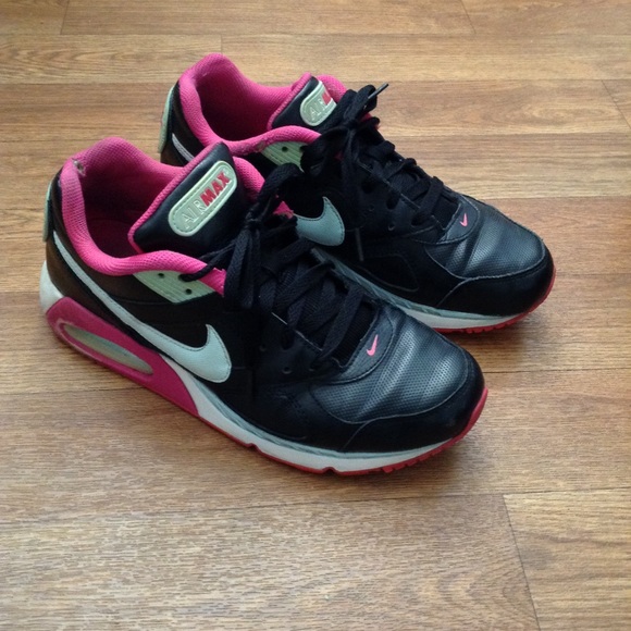 black and mint green nikes